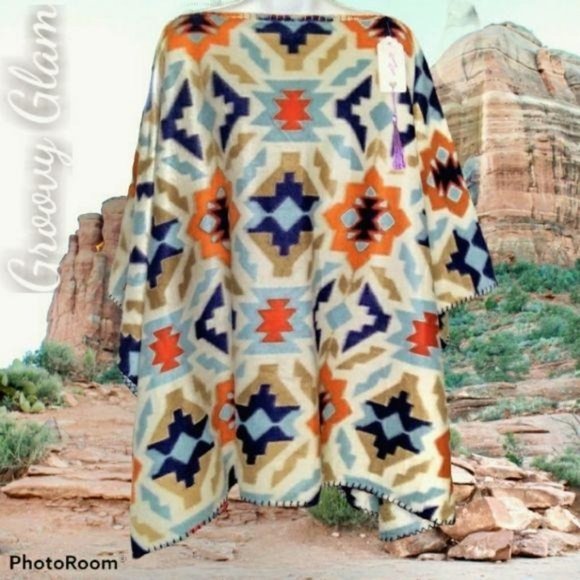 GROOVY GLAM Handmade Aztec Print Classic Fleece Poncho - Picture 1 of 3